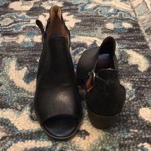 NWOT Lucky Brand (slight) Heel